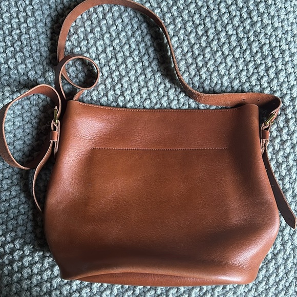 Madewell Transport Bucket Shoulder Bag on Brown Leather - Picture 2 of 5